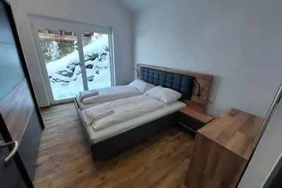 Image de Magnifique maison de vacances privée avec bain à remous, Wifi, Tv, terrasse et parking