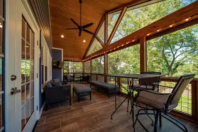 Image de Oak Haven - 5min to Downtown, Walk to Swamp Rabbit