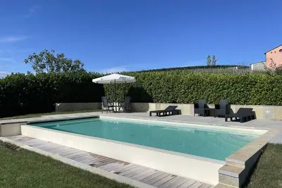 Image de Belle maison de vacances privée avec piscine privée, Wifi, climatisation, Tv, terrasse, parking