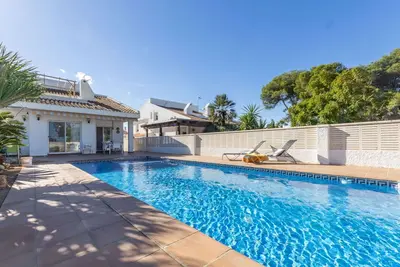 Image de Maison de vacances privée avec Wifi, climatisation, piscine privée, Tv, patio, parking