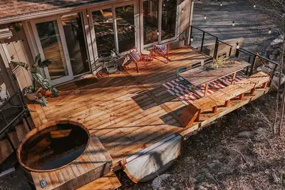 Image de Secluded House with hot tub at base of Shawangunk Ridge