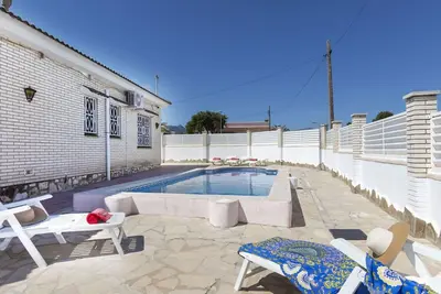 Image de Belle maison de vacances privée avec Wifi, piscine privée, climatisation, Tv, terrasse, parking