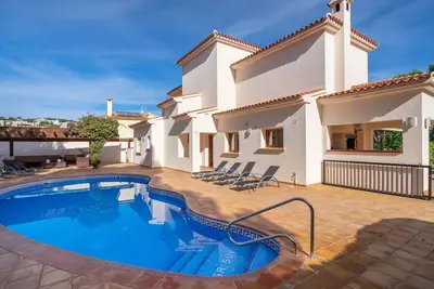 Image de Maison de vacances privée avec Wifi, climatisation, piscine privée, Tv, patio, parking