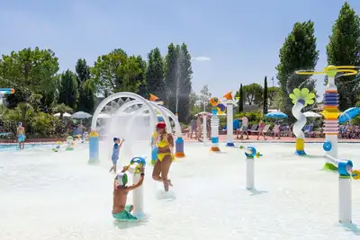 Image de Bel appartement dans une maison de vacances avec piscine, Wifi, climatisation, Tv, patio, parking