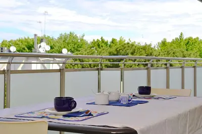 Image de Joli appartement avec climatisation, Wifi, Tv, balcon, animaux admis et parking