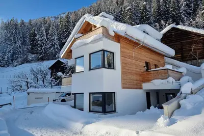 Agréable appartement pour 4 personnes avec Wifi, Tv, balcon, animaux admis et parking