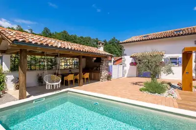 Image de Maison de vacances avec piscine privée, Wifi, climatisation, Tv, patio, animaux admis, parking