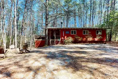 Image de Rustic-modern mountain-view getaway with private hot tub, firepit, & fireplace