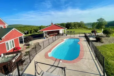 Image de Scenic mountain home overlooking the Susquehanna river with pool and hot tub