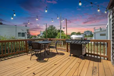 Image de 8 Min Walk to Basin | Screened Porch | Plum Puddin