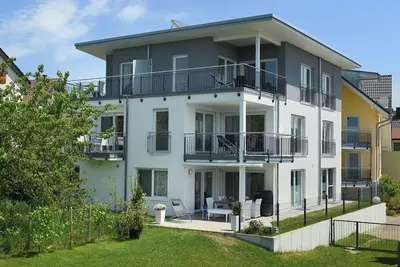 Image de Appartement de vacances 'Dinkelbach Feriendomicil Objet 2 D Summertime' avec vue sur le lac et ascenseur