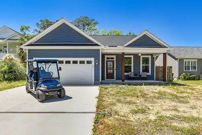 Image de Newly Listed Home w/ Golf Cart and Dog Friendly, Mins to the Beach, Tesla Charger in Garage