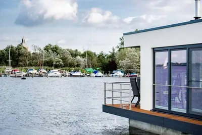 Image de Houseboat for 4 guests with 45m² in Ribnitz-Damgarten (251367)
