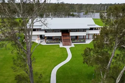 Image de Neat Acres Farmhouse - Ultimate luxury riverside escape