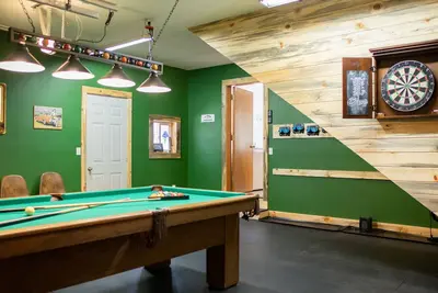 Image de The whole group will enjoy this centrally located private lodge in Welches. \n