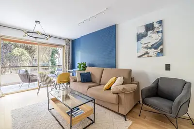 Image de Le Fleuri avec terrasse à côté du Martinez