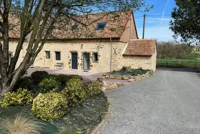 Image de Gîte champêtre aux portes du Mans avec jardin, parking et terrasse