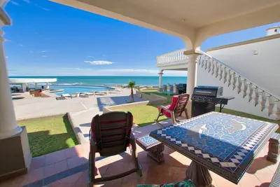 Image de Luxury 4 bed Beachfront Oceanview Home Water Slide Las Palmas Resort Sandy Beach