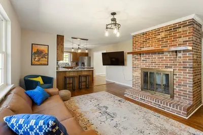 Image de New! Wrenley Chateau | Fenced in yard + Fire pit! | 2 Bed, 2 Bath