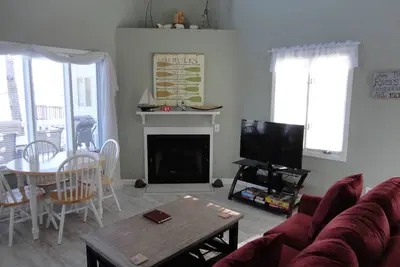 Image de Two-bedroom Bayside Condo