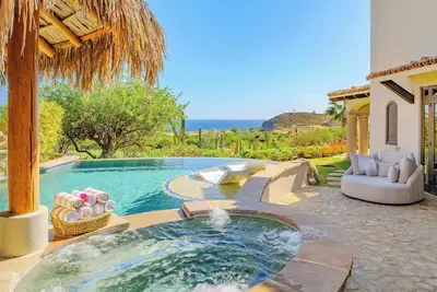 Image de Oceanfront Retreat with Private Pool & Hot Tub