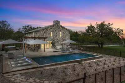 Image de Grasslands: Pool+Hot-Tub+Views on 290 Wine Trail!