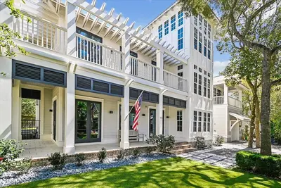 Image de Special Offer | Luxury Seagrove Beach Retreat w/Rooftop Deck | 3 Min to Beach