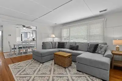 Normandy Beach Retreat! Beach Block 7 Bedrooms!