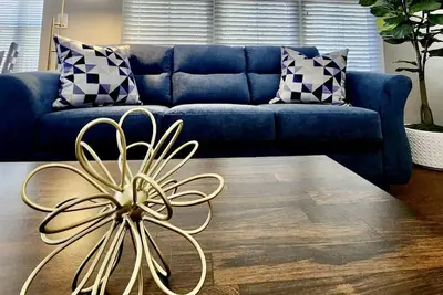 Image de Sleeps 6 / Smart TVs / Fenced Backyard / Self Check-In / Private Office