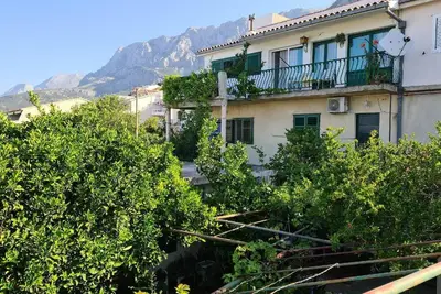 Image de Appartement de vacances Makarska pour 1 - 4 personnes avec 2 chambres Ă coucher - Maison de vacances