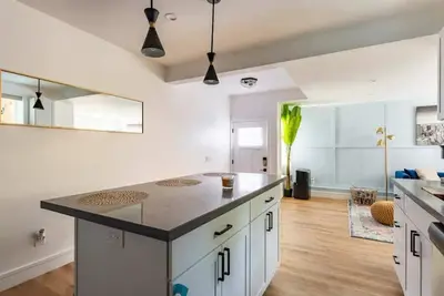 Image de Chic 2-bedroom guesthouse with on-premise parking.