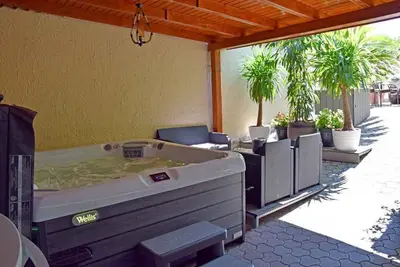 Image de Appartement de vacances avec WiFi, climatisation et bain à remous
