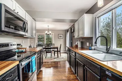 Image de Cozy 3br Home: Private Hot Tub and Dog-Friendly.