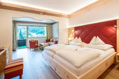 Image de Juniorsuite 42 m² / Zirbe - Thermenwelt Hotel Pulverer
