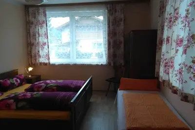 Image de Dreibettzimmer mit Du\/wc - Gästehaus Schiefer