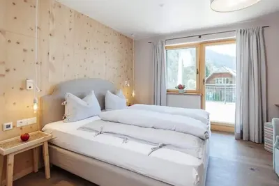 Image de Granat-zirbenzimmer - Bio- und Vitalbauernhof Bacherhof