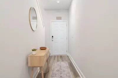Image de 10 Minutes to the beach! Close to all the fun!