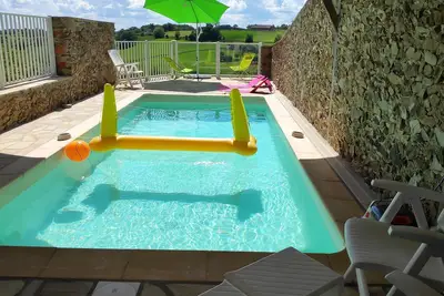 Image de Gîte Cantal Lot \/piscine chauffée\/clos\/privatif\/tt climatisé \/loisirs sur place