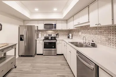 Image de 1055-302 - Standard - Third Floor High-Rise Retreat