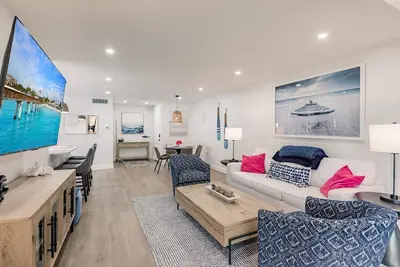 Image de 1156 Pd - Premium - Luxuriously Renovated Oasis