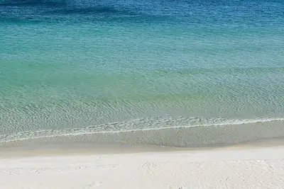 Image de Newly renovated studio on the beach # 207