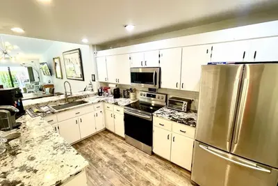 Image de Furnished summer home! Charming 2bed/2bath townhome nestled in a prime location.