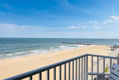 Image de New Updated Oceanfront 2bd 2bth / Beachfront /Pool