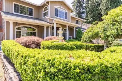 Image de Spacious/Luxury/ Custom Home with 6 beds/4. 5 baths