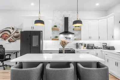 Image de Exquisite 4-Bedroom Luxury Home Near Downtown Atlanta: No Cleaning Fees