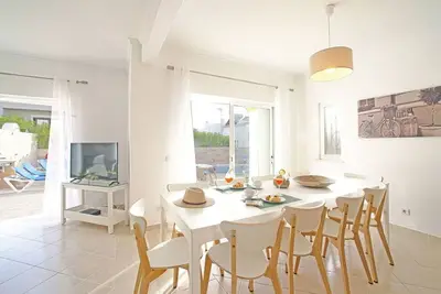Image de Belle maison de vacances privée avec Wifi, piscine privée, climatisation, Tv, balcon et parking