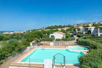 Image de Maison de vacances privée avec piscine, climatisation, Tv, terrasse, animaux admis, parking