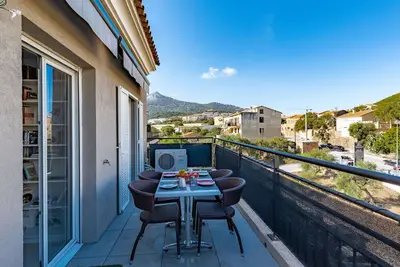 Image de Bel appartement avec climatisation, Wifi, Tv, terrasse, animaux admis, vue panoramique et parking