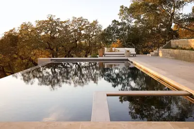 Image de Stunning Estate - 4bd All Ensuite with gardens, pool