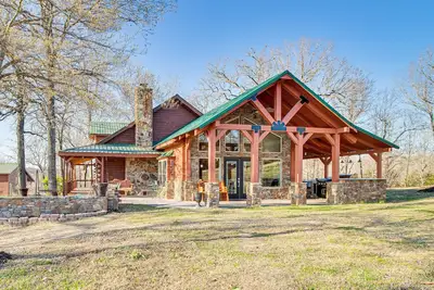 Image de Expansive Mountain Home Rental w/ Yard & Fire Pit!